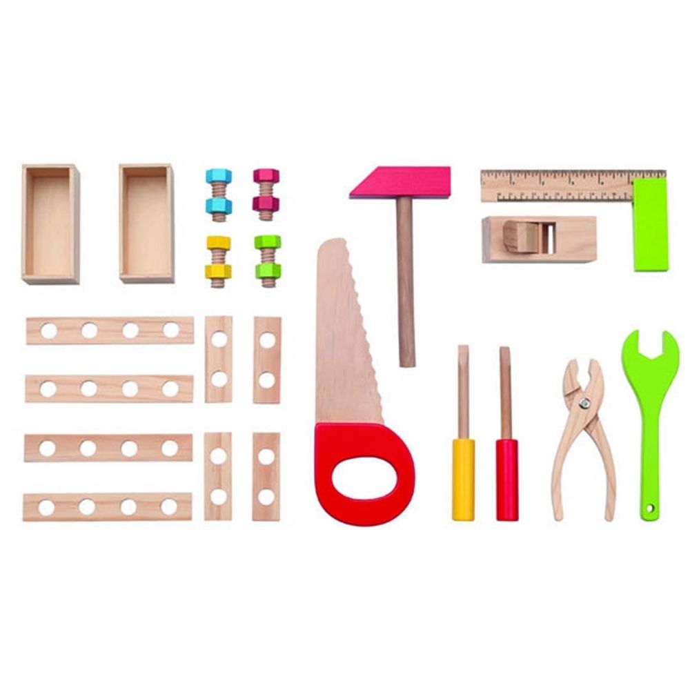 Инструменти в дървена кутия