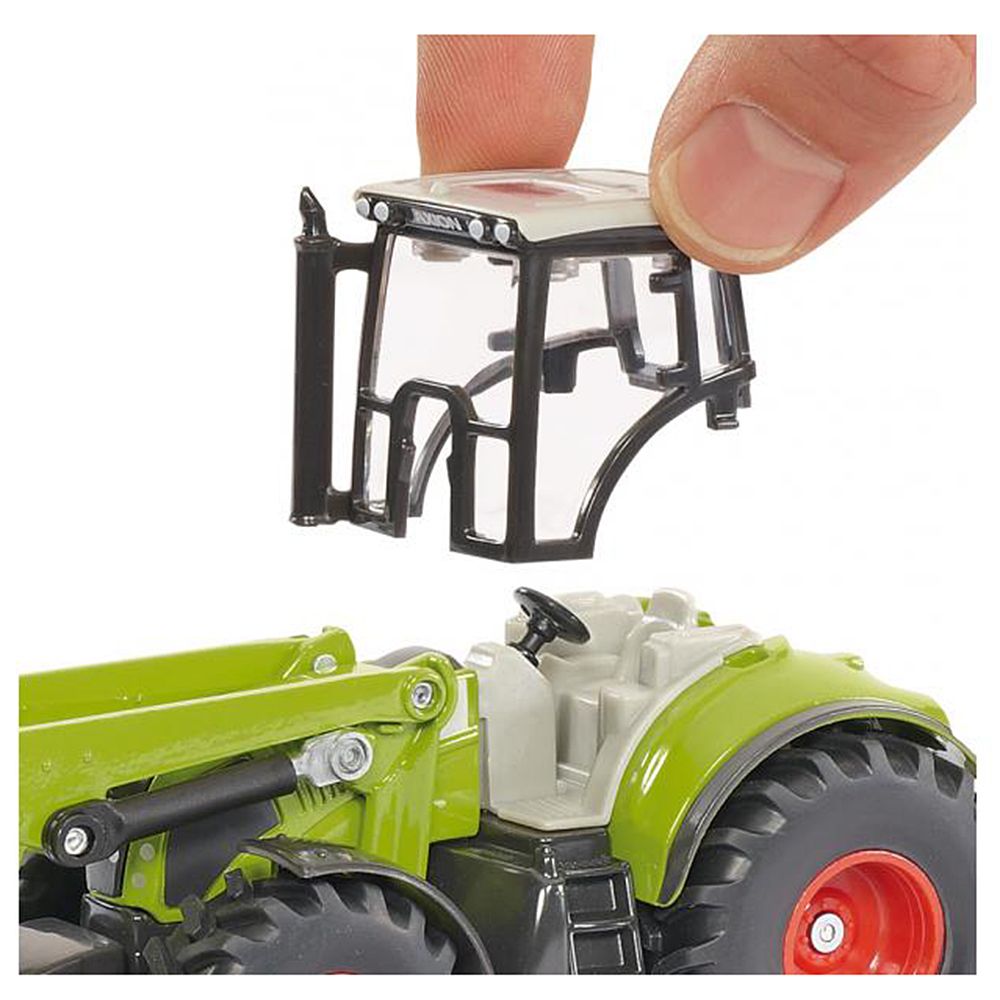 Трактор Claas Axion 850 с преден товарач и с ремарке