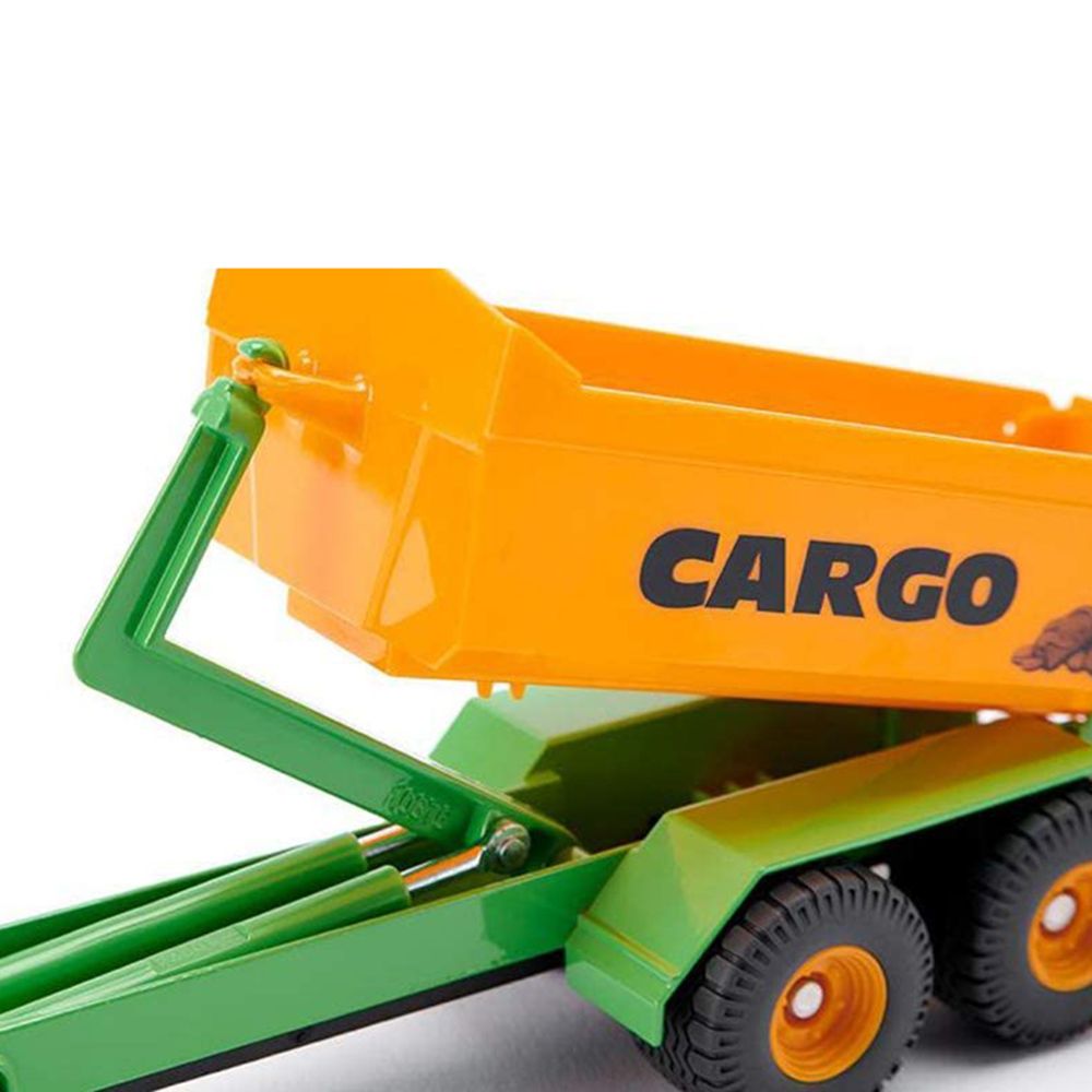 Трактор с ремарке Fendt