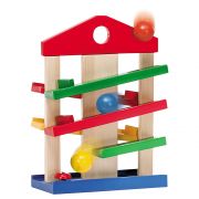 Дървено роли с три топчета, Къща