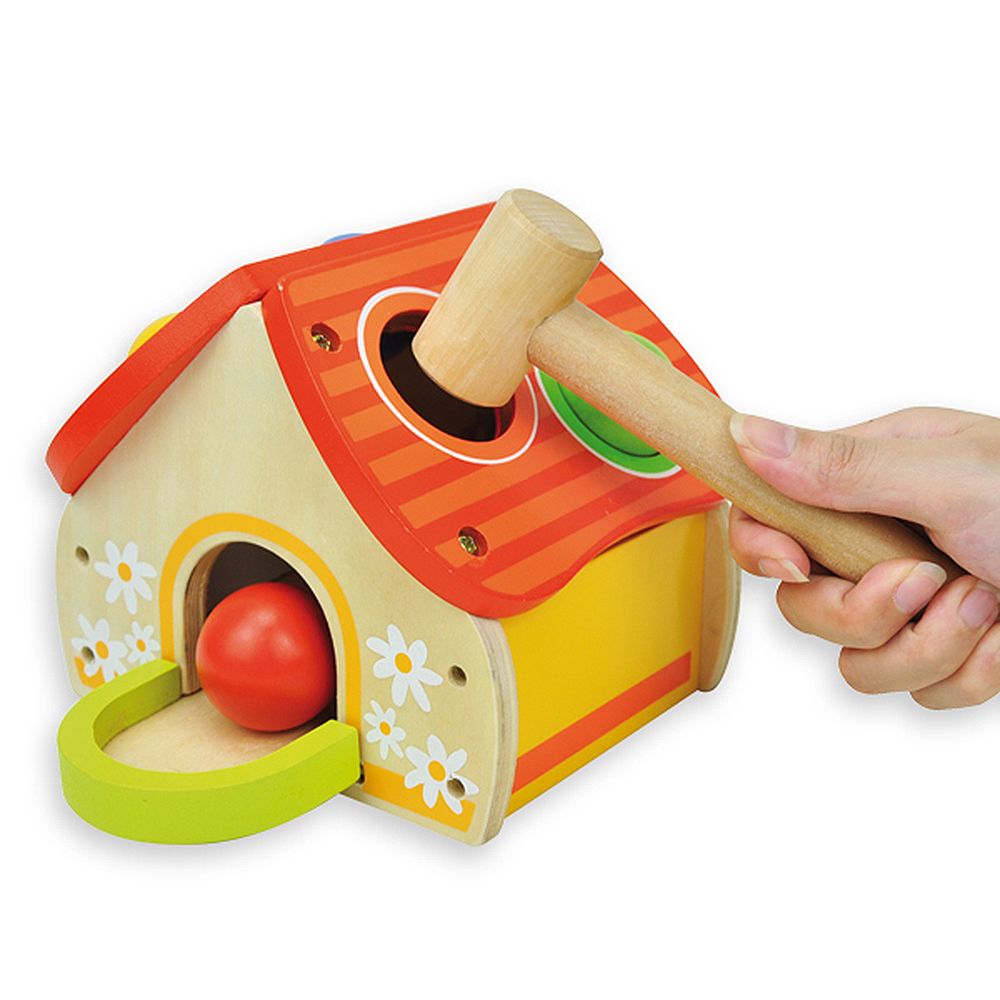 Дървена къща в чукче и топки