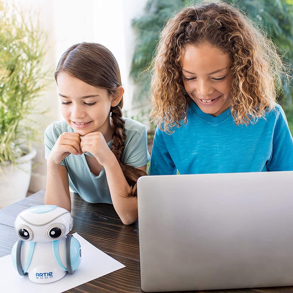 Програмирай роботът Арти да рисува