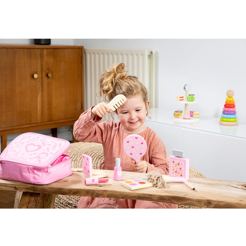 Несесерче с козметични принадлежности