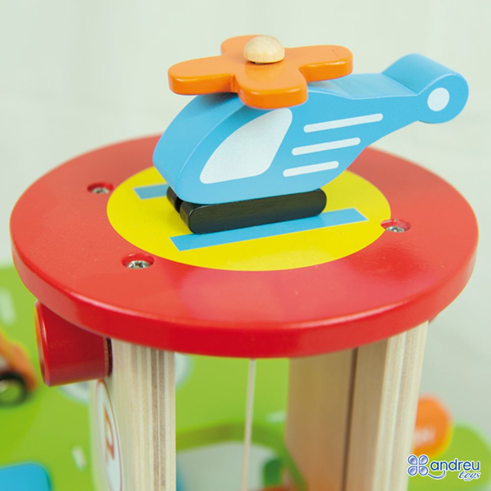 Дървен паркинг с асансьор