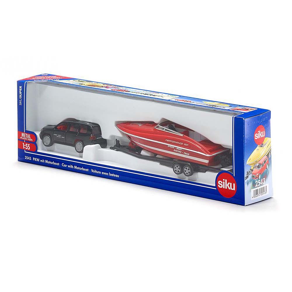 Toyota Land Cruiser с платформа, натоварена със спортна лодка