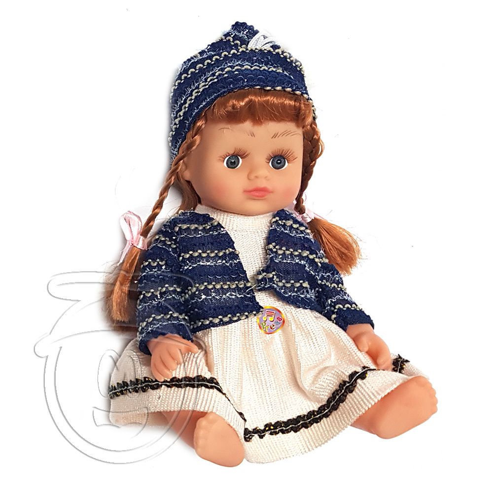 Моята любима музикална кукла със синя шапка