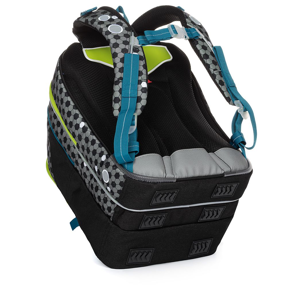 Анатомична ученическа раница, Малкият футболист