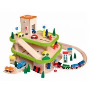 Дървен гараж с аксесоари