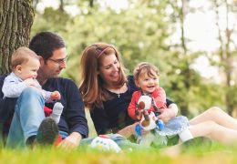 5 играчки, които правят времето навън с детето безценно