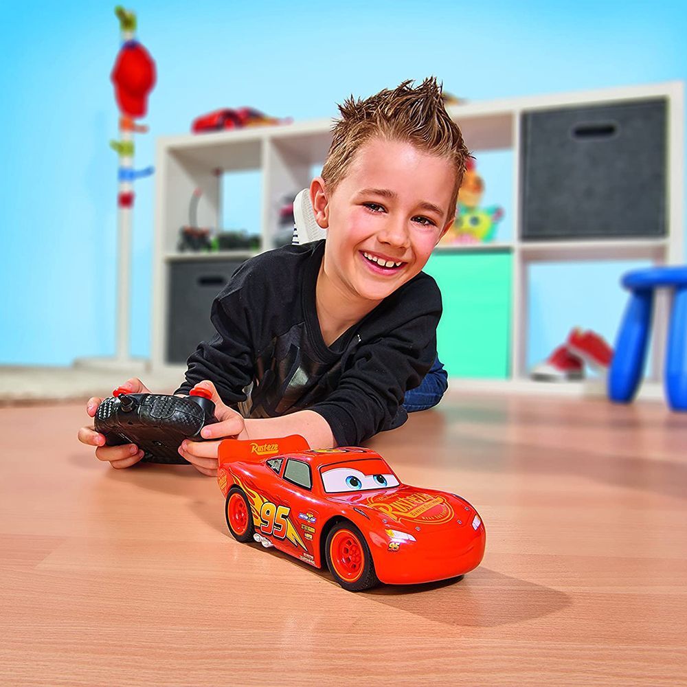 Кола с дистанционно, Маккуин Светкавицата, Колите 3