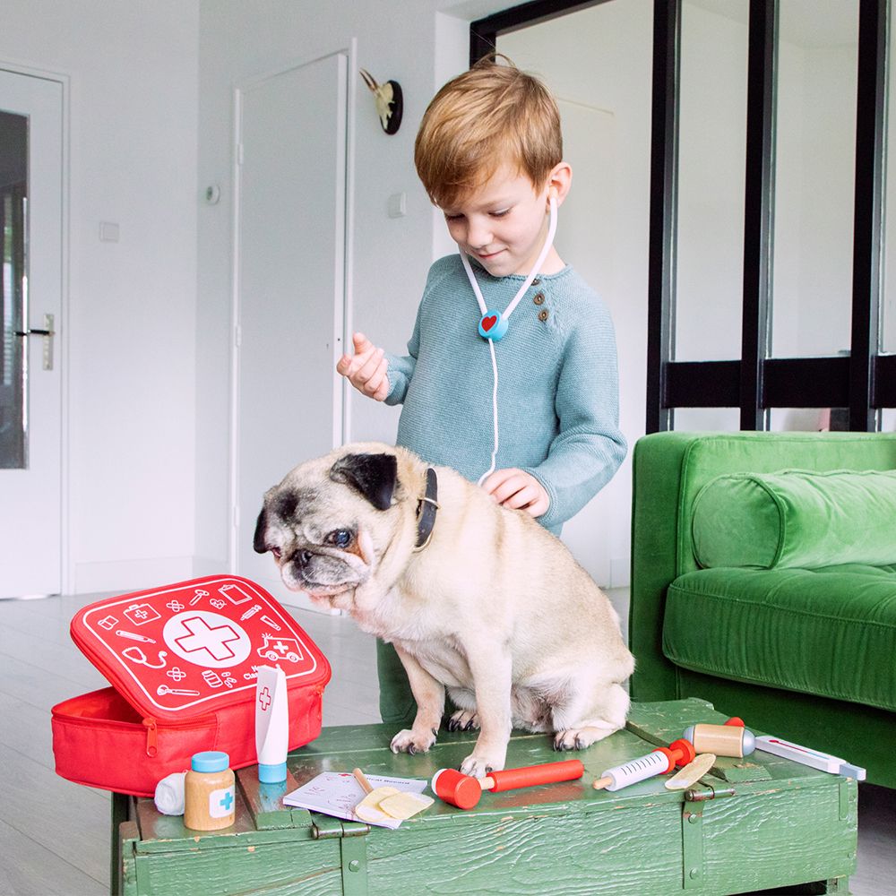 Докторски комплект в текстилен куфар