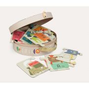 Пъзел в куфарче, Влак-азбука на английски език