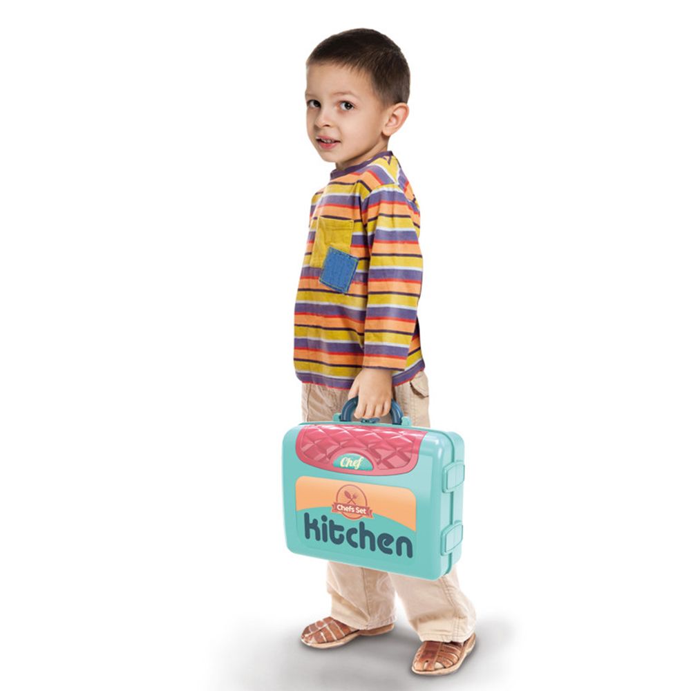 Синя кухня, куфар