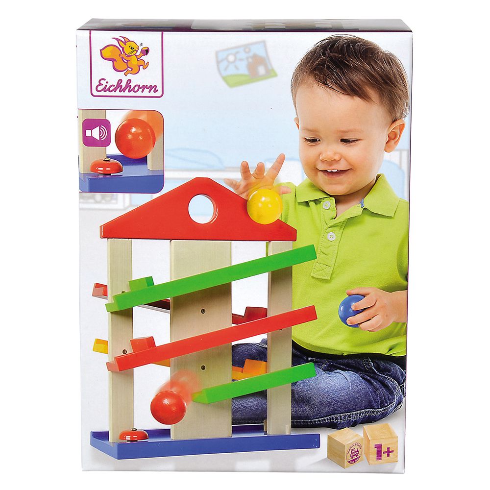 Дървено роли с три топчета, Къща