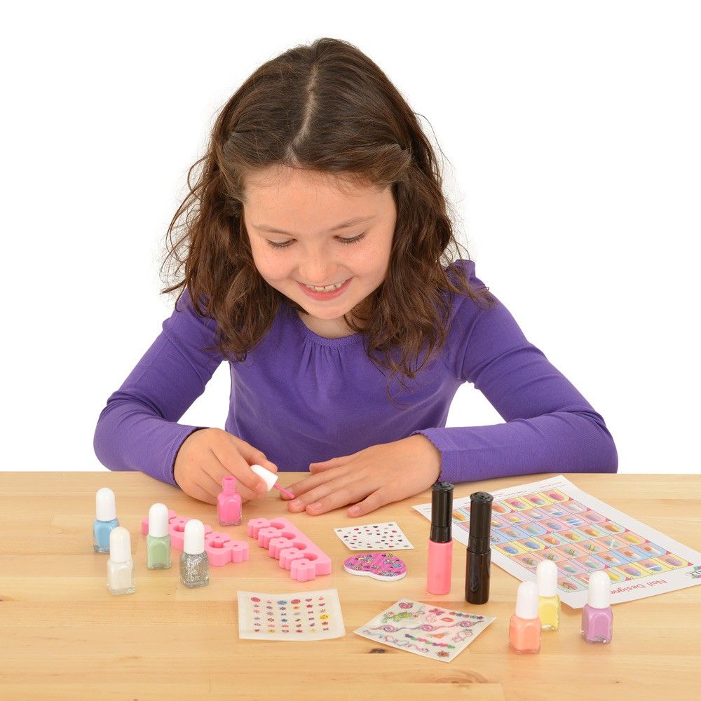 Дизайнерски комплект за маникюр