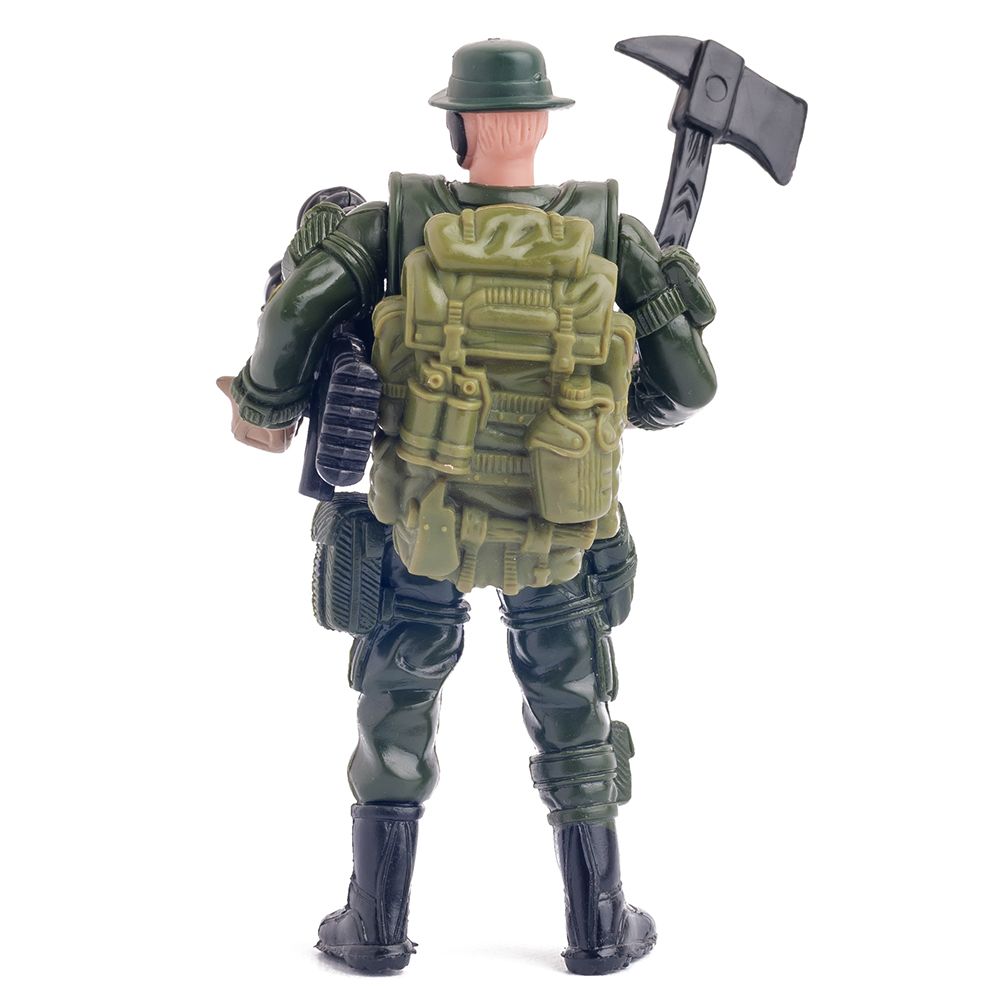 Войник с брадва и пистолет