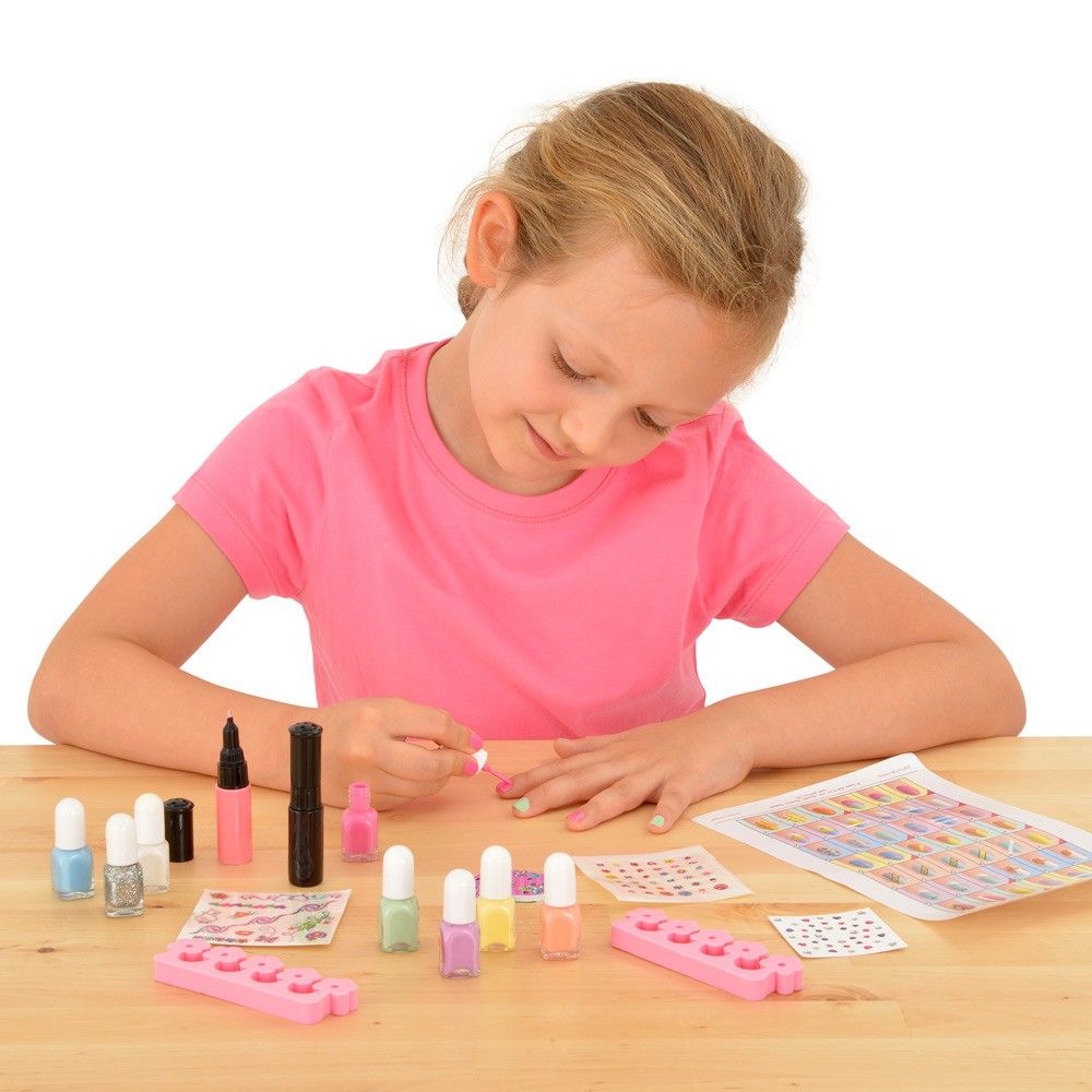 Дизайнерски комплект за маникюр