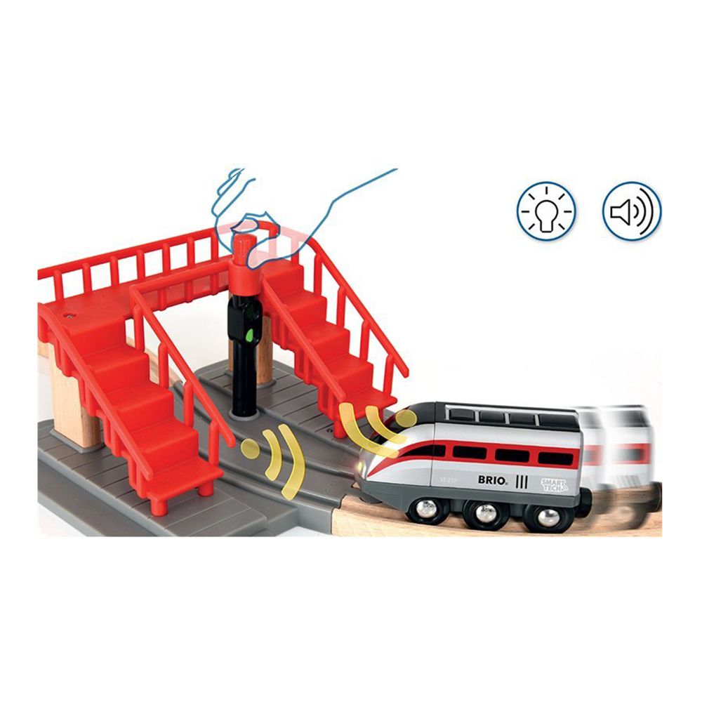 Смарт влак с гара и три тунела