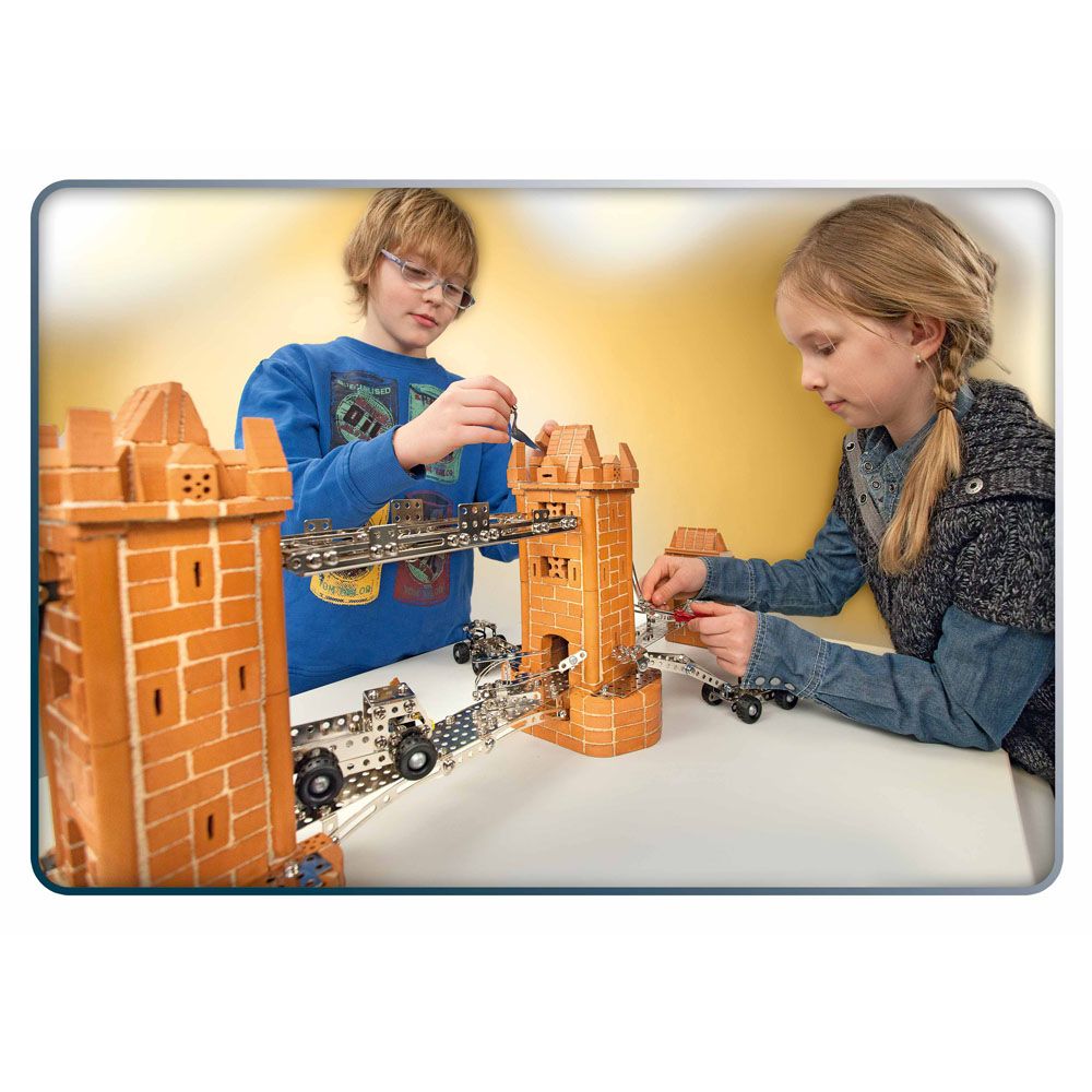 Тауър бридж, 1000 части