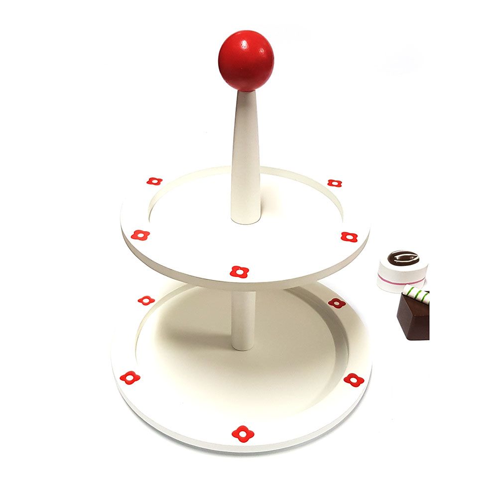 Дървен поднос на два етажа с торти и мъфини