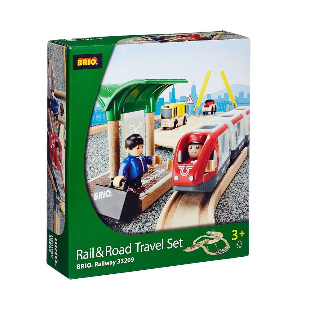 Метро влак с гара и жп прелези и шосе