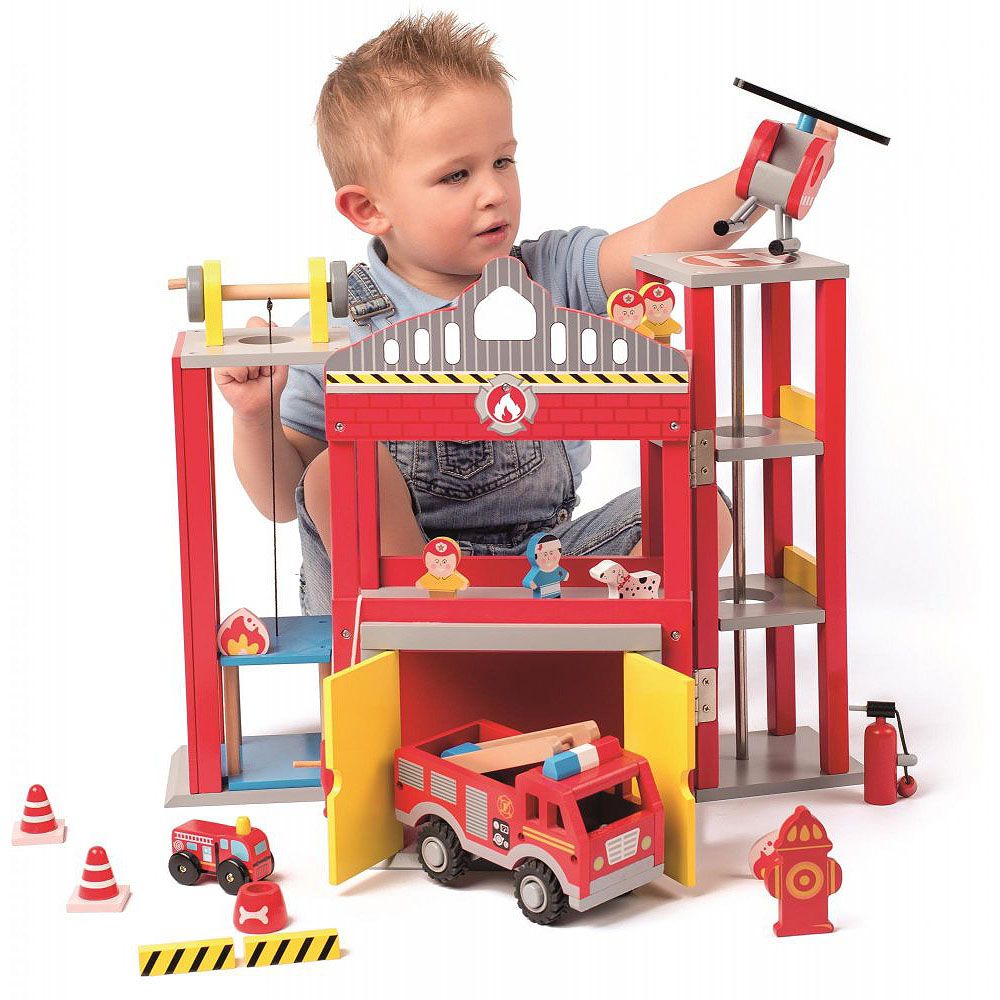 Woodyland, Дървенa пожарна станция с камиони и хеликоптер