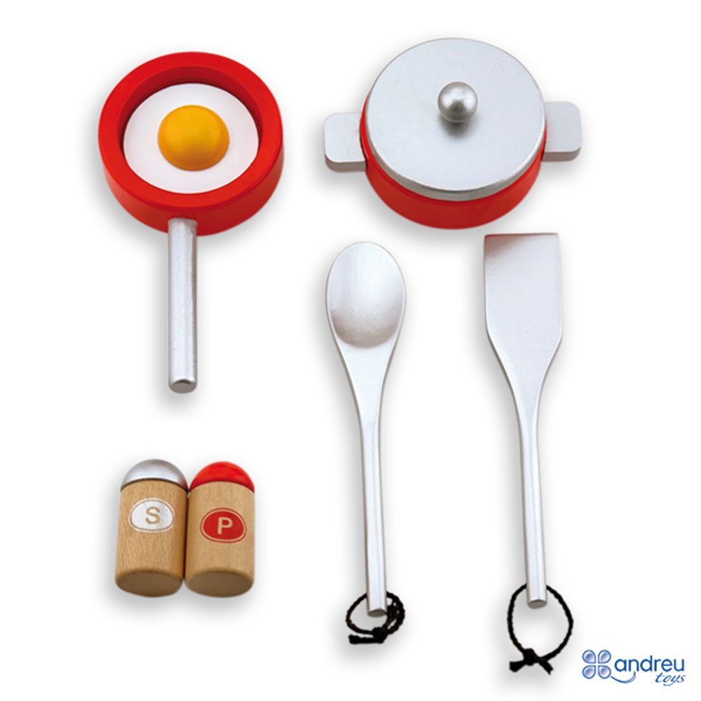 Голяма червена кухня с аксесоари