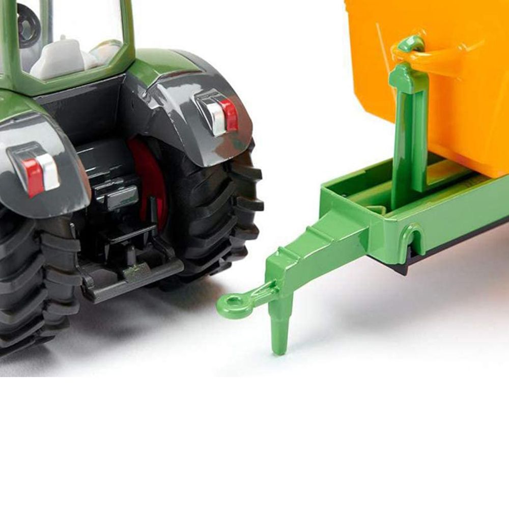 Трактор с ремарке Fendt