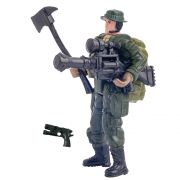 Войник с брадва и пистолет