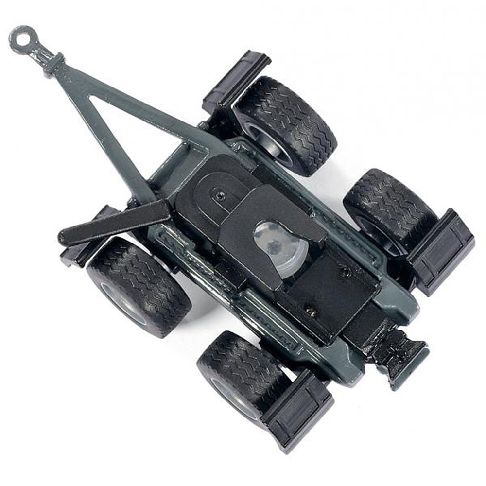 Трактор Claas Axion 850 с преден товарач и с ремарке