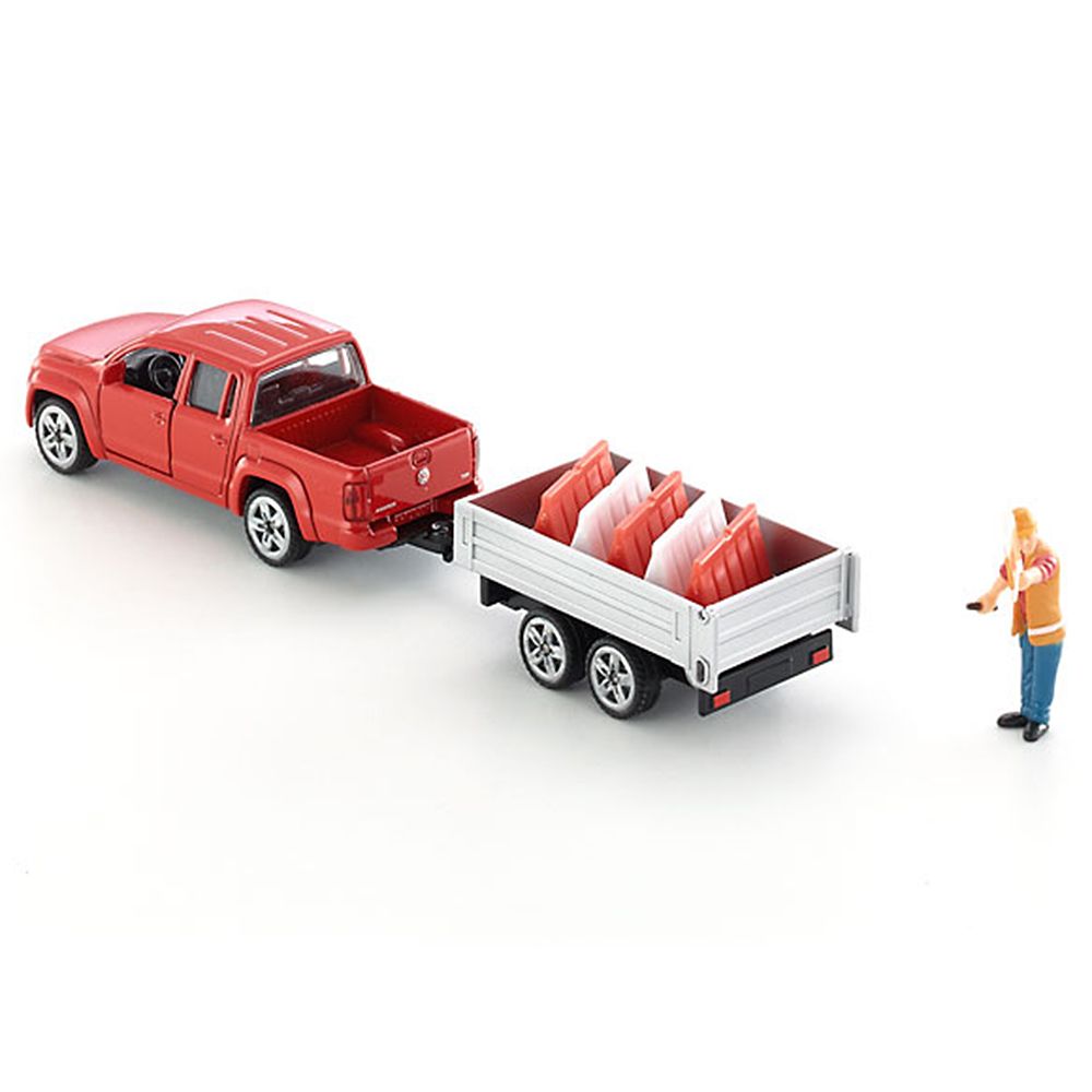 Пикап VW Amarok с ремарке и конуси